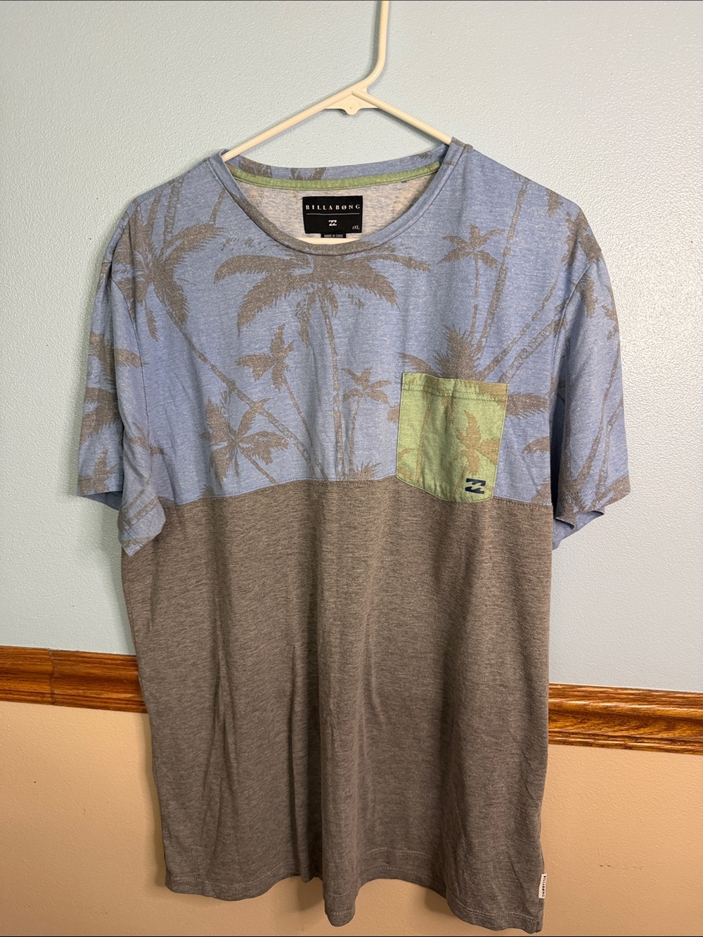 Billabong Men’s Colorblock Palm Tree Pocket Graphic Tee T-Shirt Size 2XL XXL